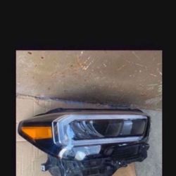 Toyota Tacoma Headlight Right 20to23 Full LED Factory Oem 2upper Tabs Broke 