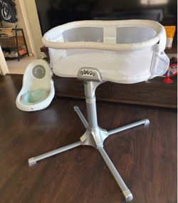 HALO Bassinest Swivel Sleeper Baby Bassinet