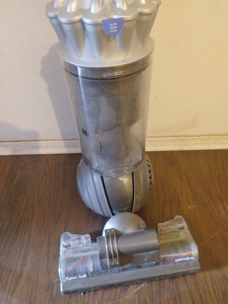Dyson Ball Vacuum  Cleaner Pet 40.00