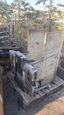 Forklift clamp