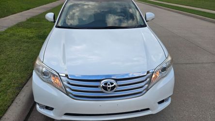 2012 TOYOTA AVALON