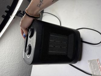 Compact Electric Space Heater – Adjustable Settings