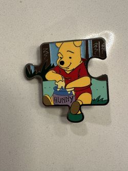 Disney Winnie the Pooh Character Connection LE Puzzle Piece Pin