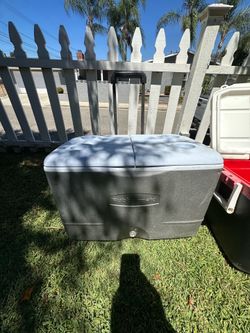 Rubbermaid ice chest