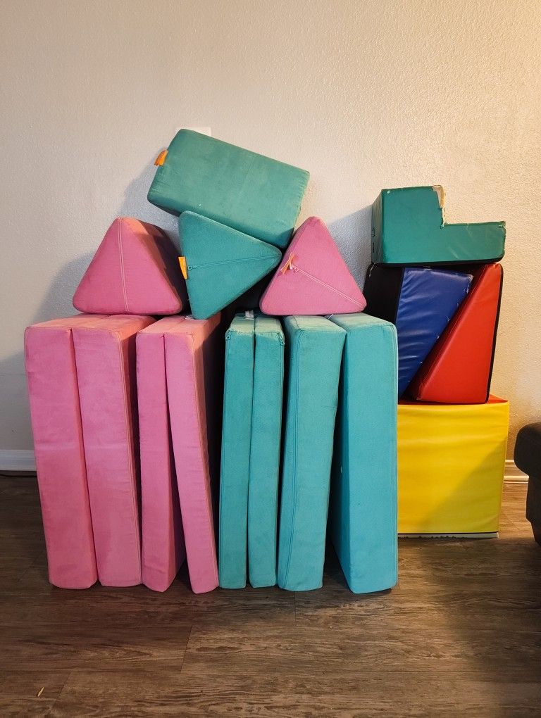 Nugget Foam Kids Furniture Couch - Cactus Green And Lolly Pink