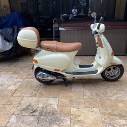 2005 (50cc) VESPA ET2