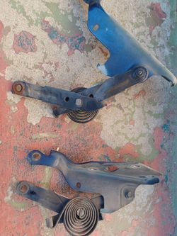 2000-2006 Tahoe Suburban Serria  Hood  hinges