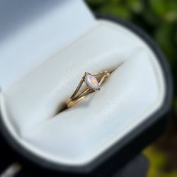 Jewelry 14k solid yellow gold opal  0.25CTW ring sz 4.75