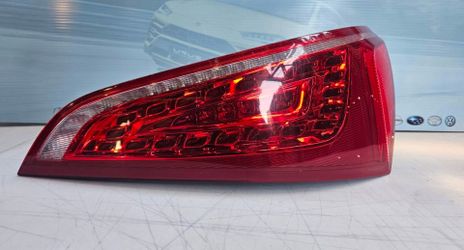 2009-2012 AUDI Q5 RIGHT SIDE LED TAIL LIGHT