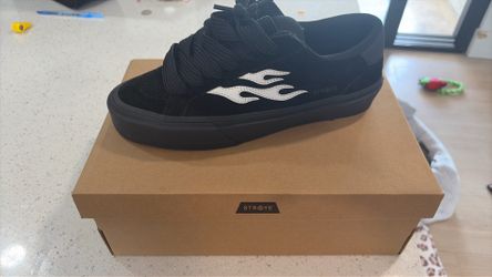 Sneaker  straye new