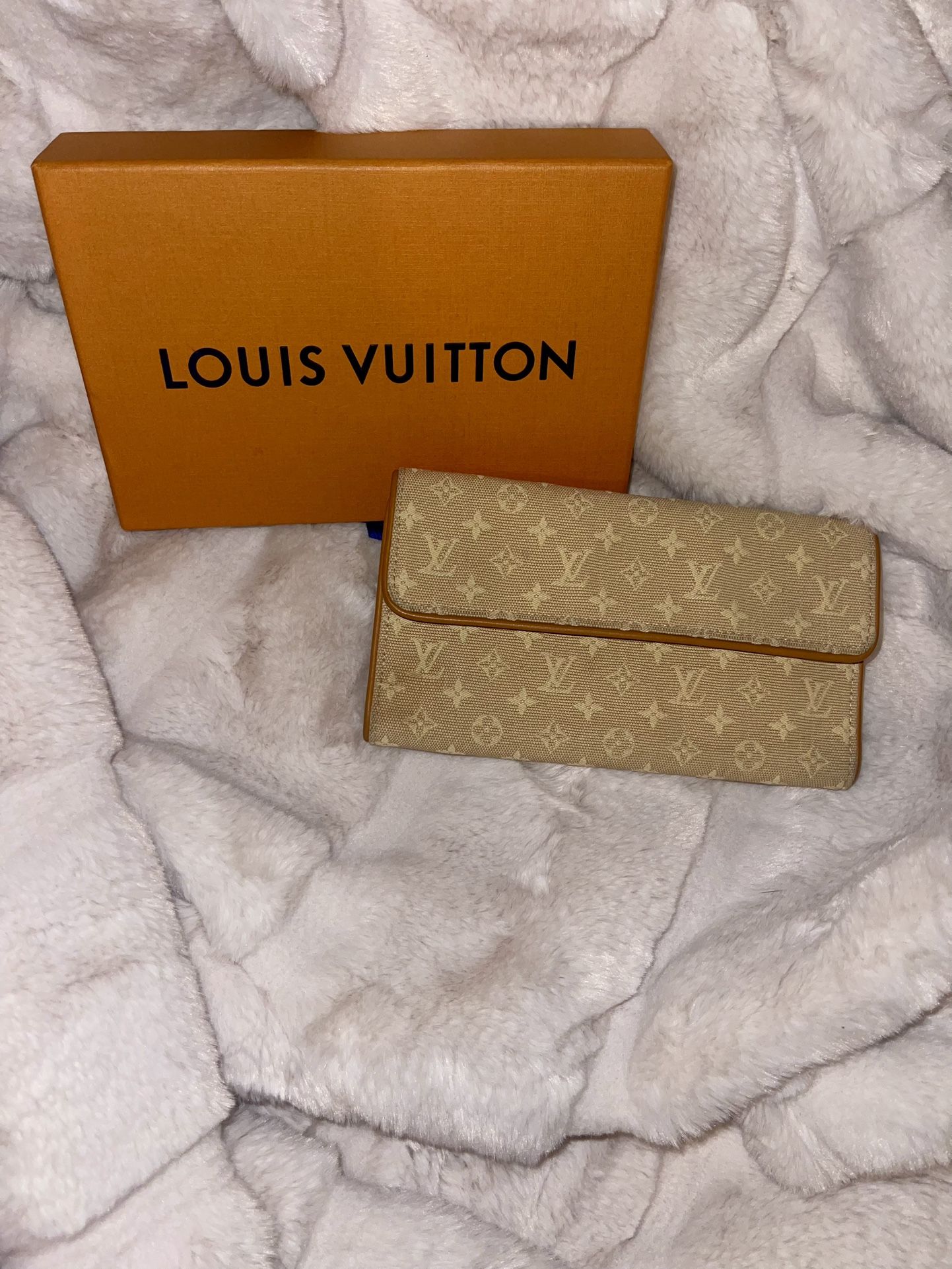 Louis Vuitton Mini Lin International Wallet LV Tan