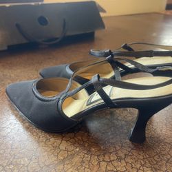 $5 Size 7.5 Nina Black Sandals 