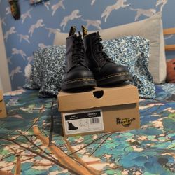 Dr Martens Men's 8 Women's 10