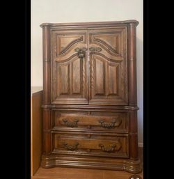 Dresser chest