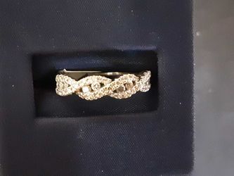 White Gold 10k (.417) 2.9 grams Size 7