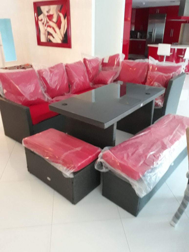 Selling patio furniture the whole set brand new 2 days old