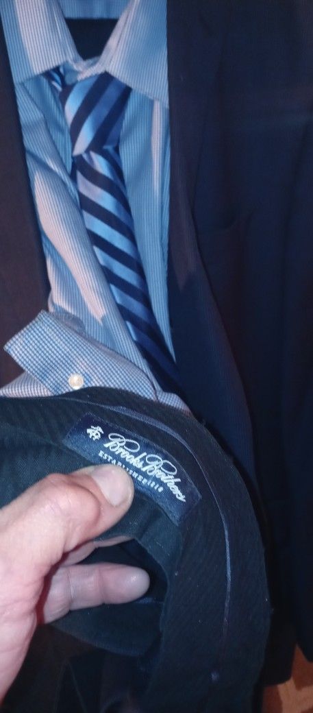 Burberry Of London mens 2 button Suit 40Reg