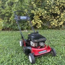 SNAPPER NINJA RECYCLING MULCHER  SELF-PROPELLED LAWNMOWER POWERED BY KAWASAKI FJ180V ENGINE. SHARP BLADE, FRESH OIL CHANGE, READY FOR WORK. 