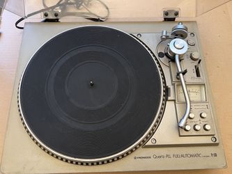Pioneer PL-560 Quartz PLL Direct Drive Turntable Vintage No Headshell Or Stylus