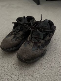 Yeezy 500 utility black size 10