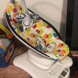 4Moms Mamaroo swing