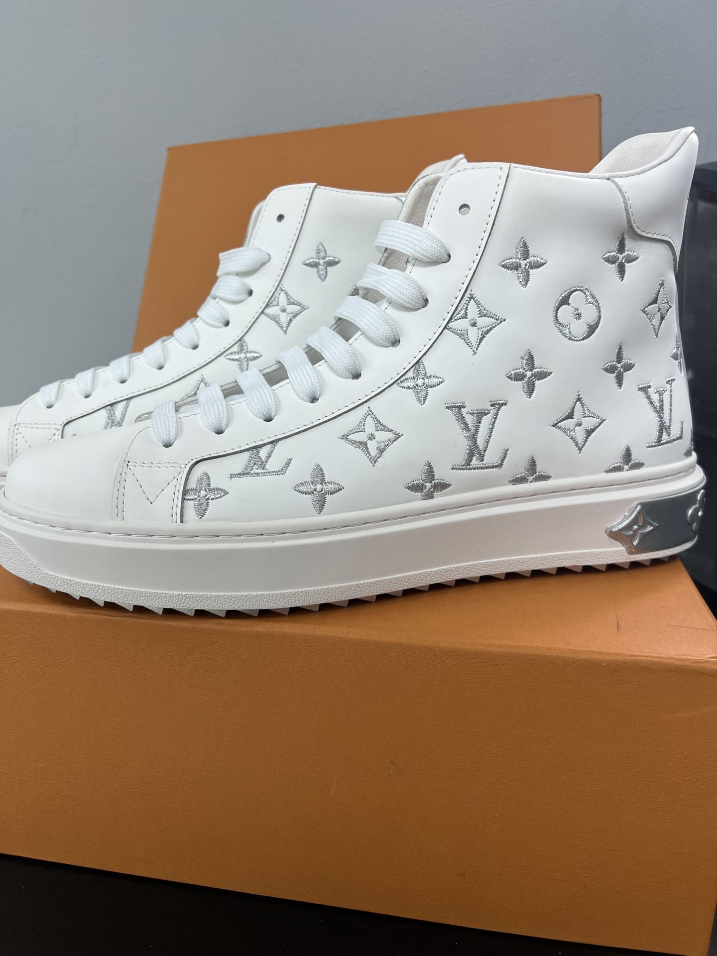 Brand New Louis Vuitton Men Shoes In White Grade A Copy for Sale in  Clifton, NJ - OfferUp