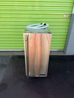 Built in ice maker NEW