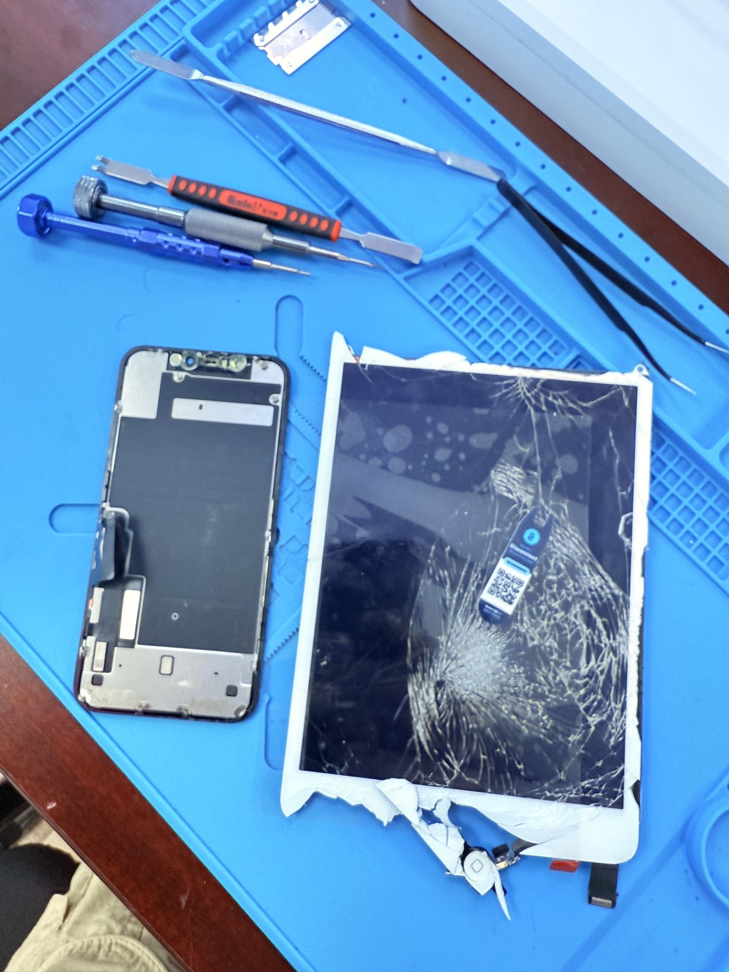 iPhone & iPads