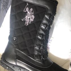 8M Snow Boots .NEW 