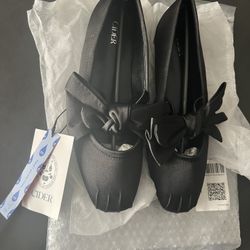 Woman Black Slip On Shies