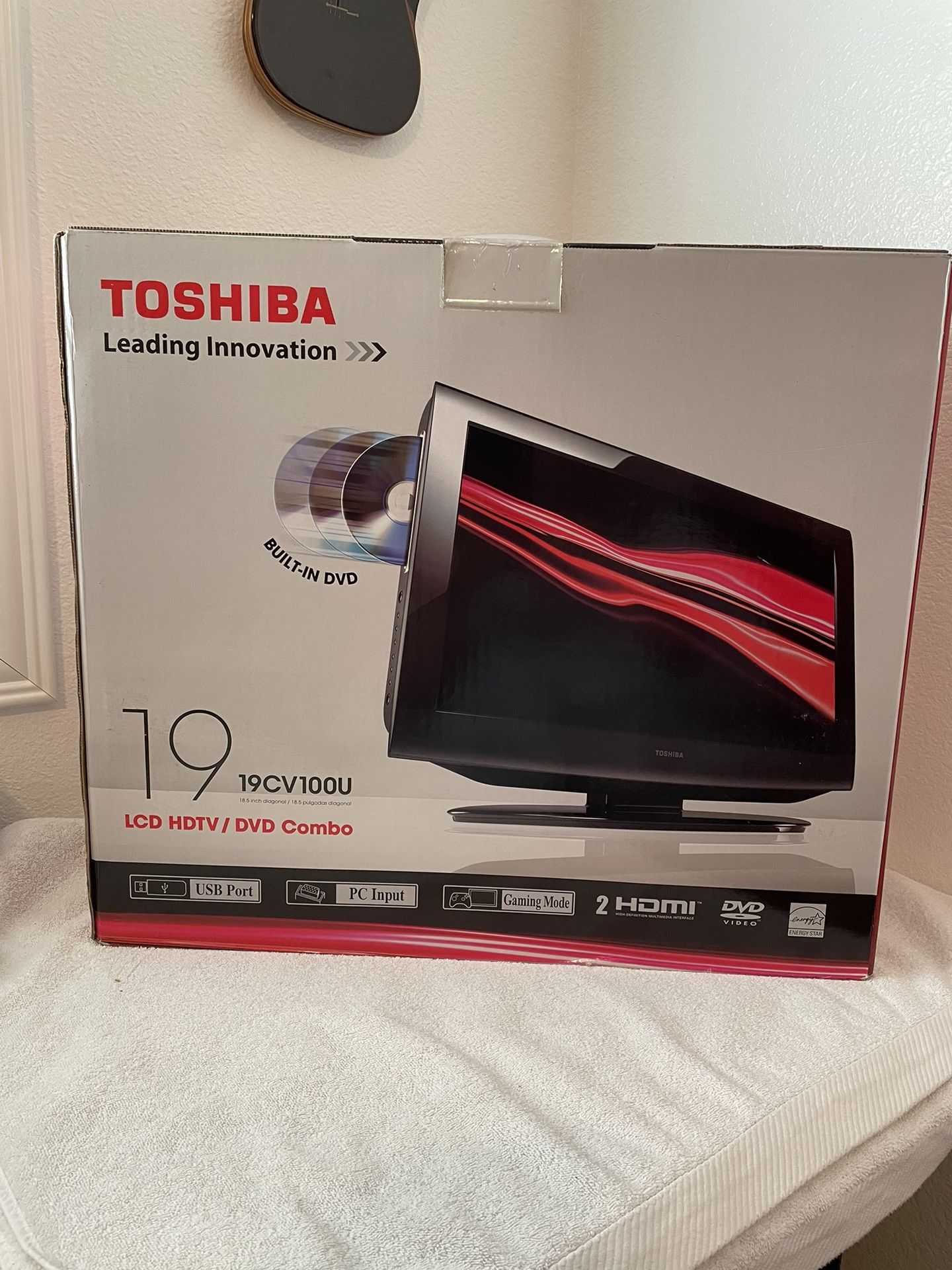 Toshiba LCD/HDTV/DVD Player Combo New In Box