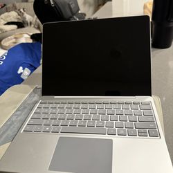 Microsoft Surface laptop go (4 SALE)