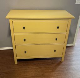 3 Drawer Dresser . Excellent Condition $150