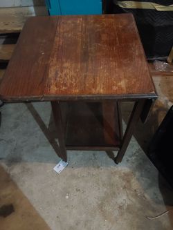 Folding table