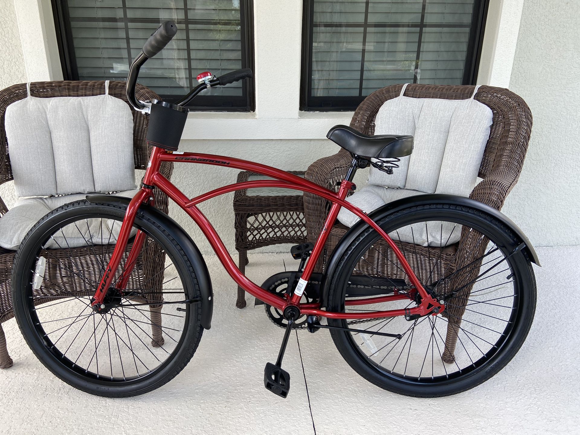 Cruiser bike 26” for riders 5’5” to 5’11” height, great Huffy bike! Cup holder and bell included.