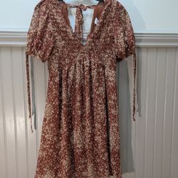 Sienna Sky floral smocked puff-sleeve mini dress in a rust red color Size MEDIUM