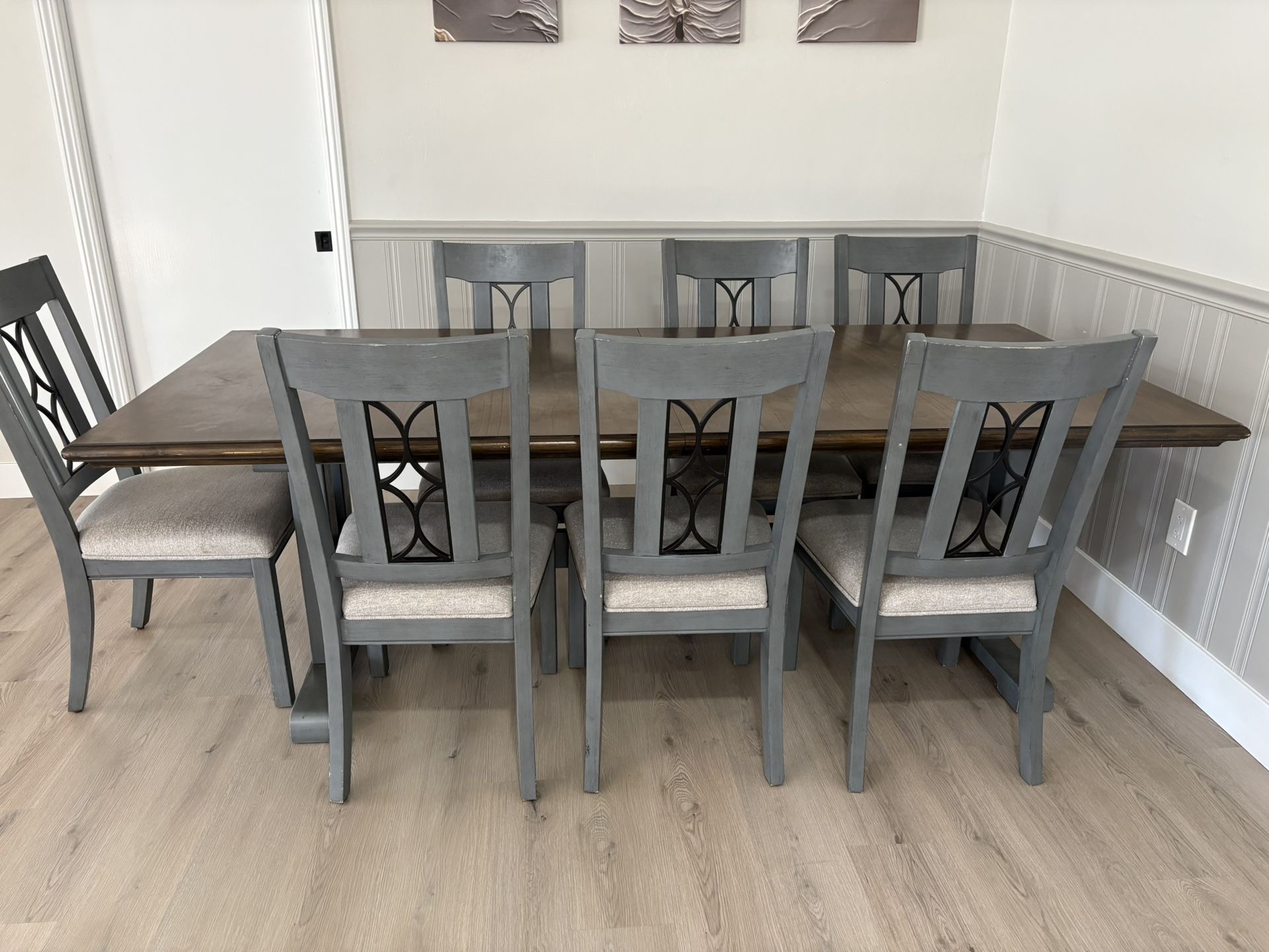 Extendable Table with 8 🪑