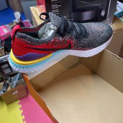 NIKE EPIC REACT FLYKNIT 2 NEW IN BOX 