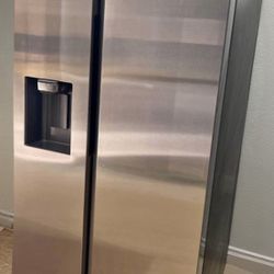 SAMSUNG REFRIGERATOR MINT CONDITION