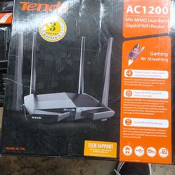 Tenda AC1200 WiFi router 