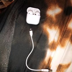 Apple Air Pods With Apple Charger Never Used Before New 