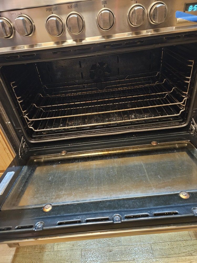 Verona Dual Fuel Range with Convection Oven for Sale in Oakland Park