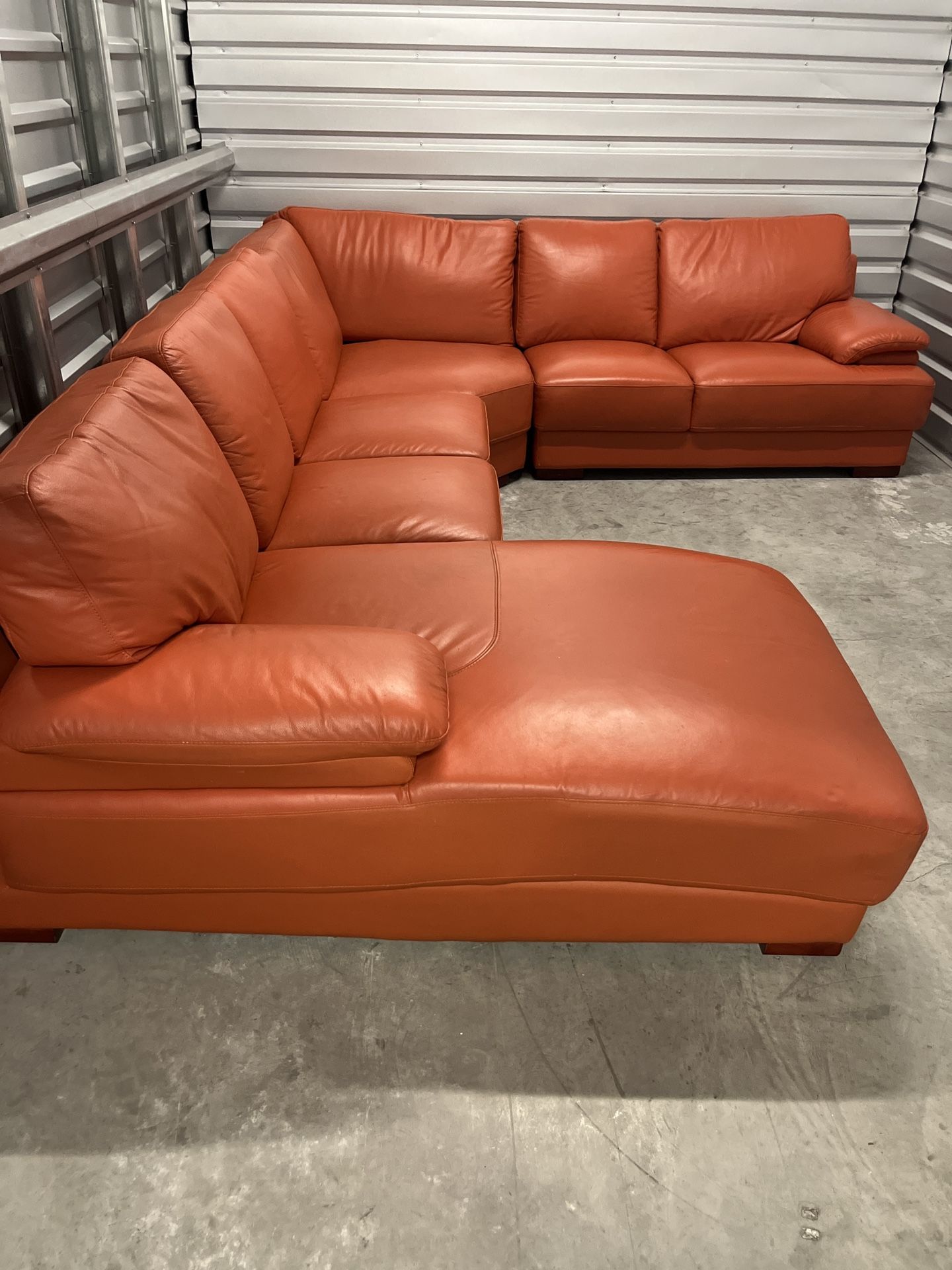 Beautiful Elegant Upscale Luxury Italian Leather Sectional Sofa