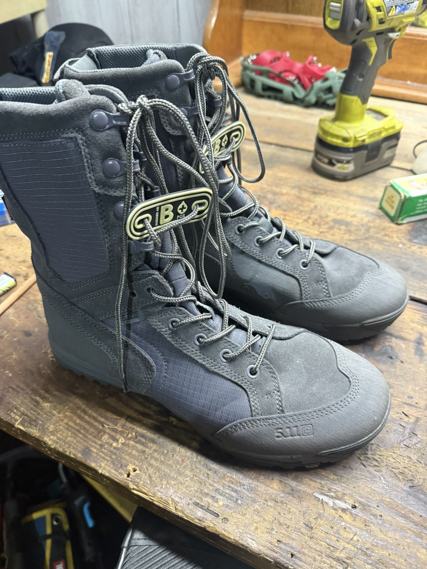 5.11 Recon Boots Man Size 10
