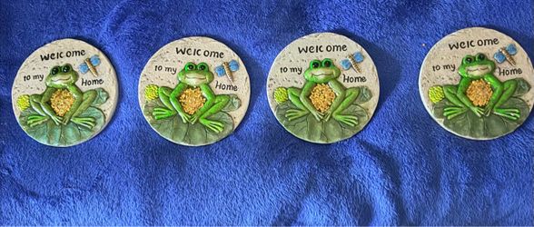 4 decoration stepping stones frogs