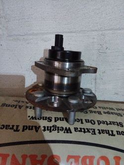 Toyota Prius a new 512505 wheel hub assembly for a