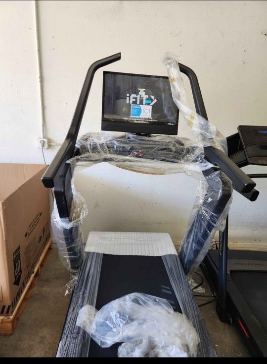 FULLERTON - 2025 Model Nordictrack Commercial X24 Treadmill - 40% incline - 2300$