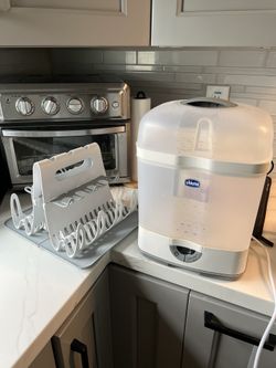Chicco Bottle Sanitizer And Bottle Drying Rack