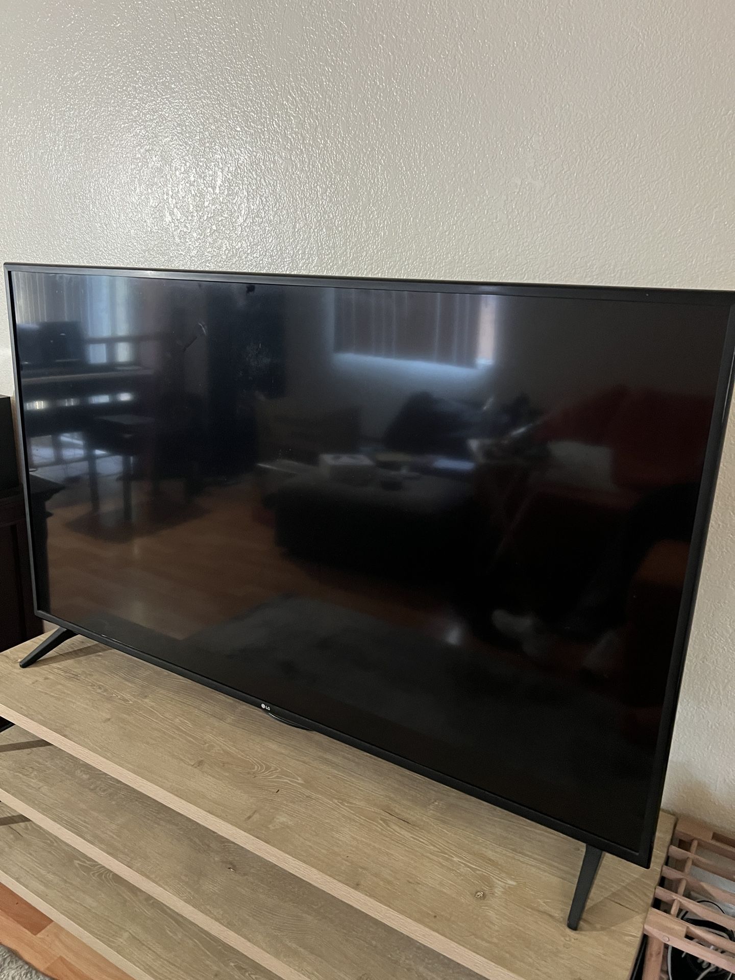 60” 4K UHD LG TV