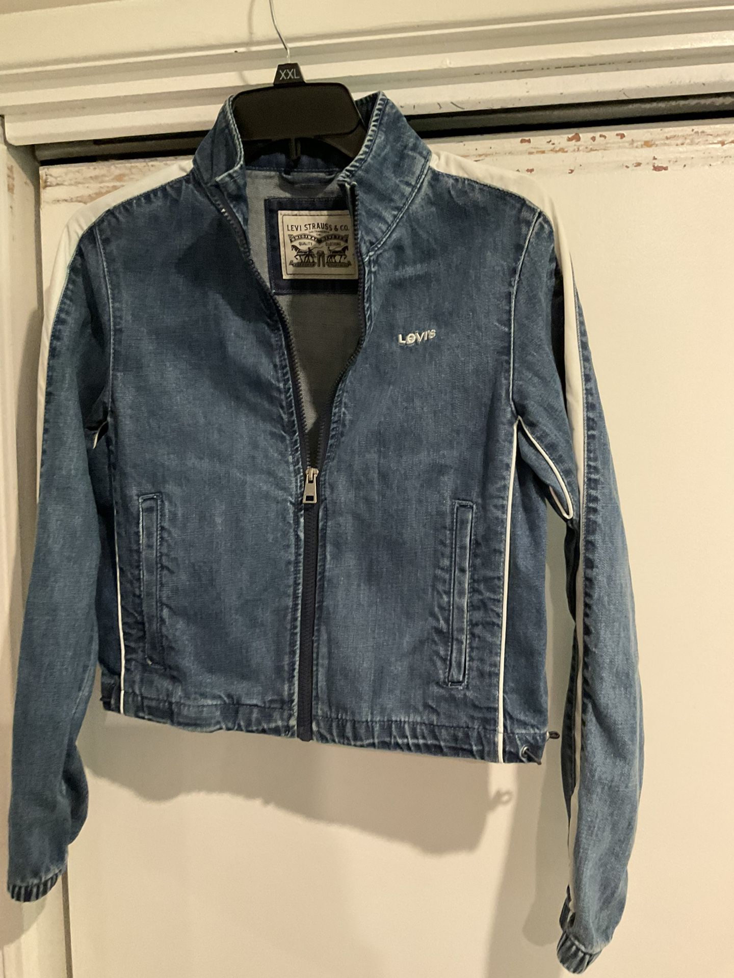 Ladies Xs Levi’s Denim Jacket